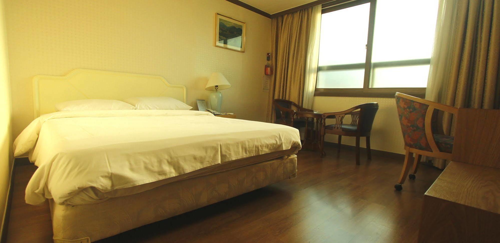 Gwangmyeong Diana Hotel Bagian luar foto